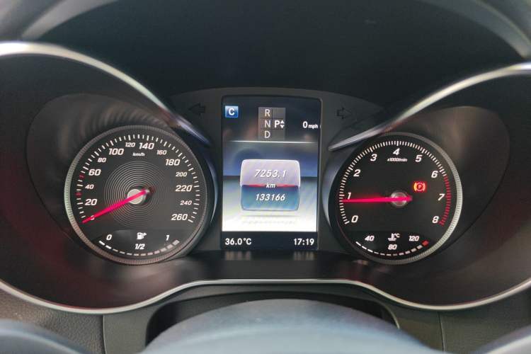 Used Mercedes-Benz GLC 2016 GLC 260 4MATIC Luxury Model Instrument Cluster