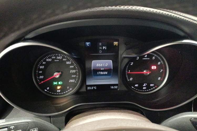 Used Mercedes-Benz GLC 2016 GLC 300 4MATIC Dynamic Model Instrument Cluster