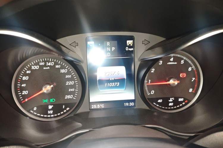 Used Mercedes-Benz GLC 2016 GLC 260 4MATIC Luxury Model Instrument Cluster