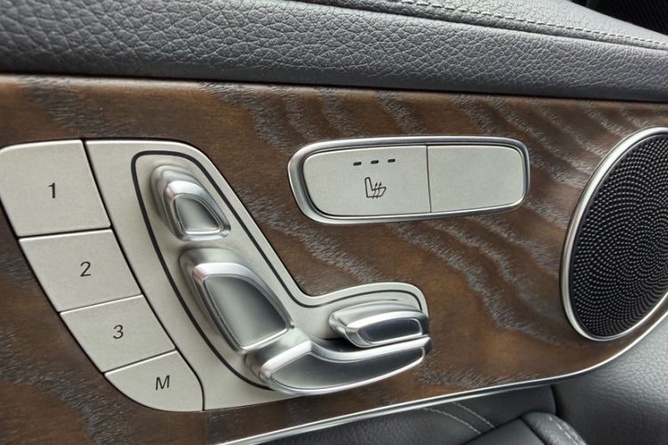 Used Mercedes-Benz GLC 2016 GLC 300 4MATIC Dynamic Model Interior 1