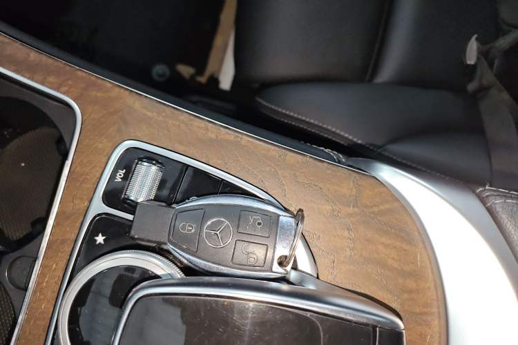 Used Mercedes-Benz GLC 2016 GLC 300 4MATIC Dynamic Model Interior 1