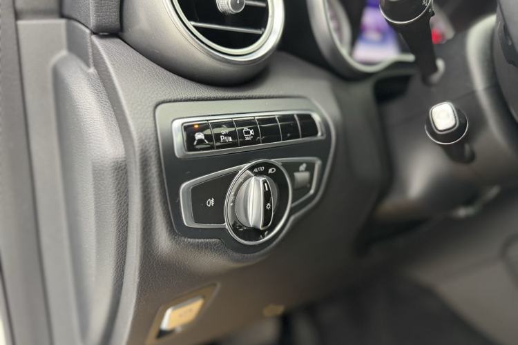 Used Mercedes-Benz GLC 2016 GLC 260 4MATIC Luxury Model Interior 10