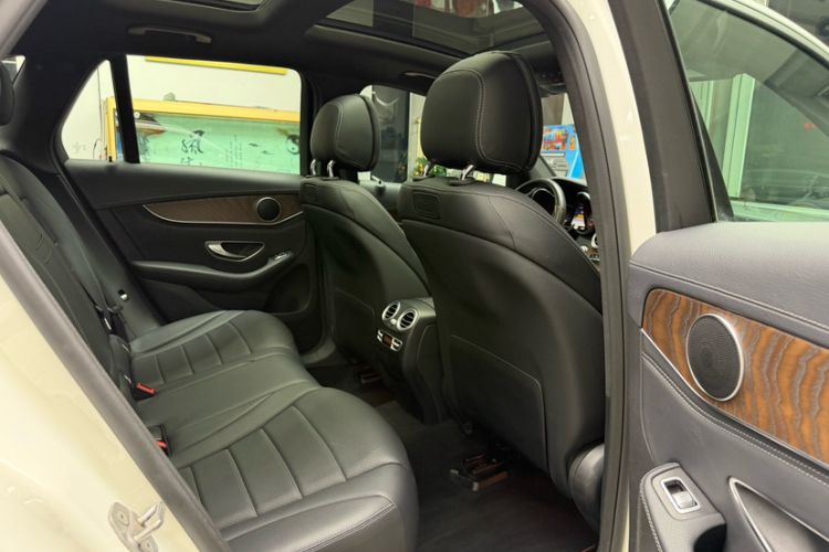 Used Mercedes-Benz GLC 2016 GLC 300 4MATIC Dynamic Model Interior 11