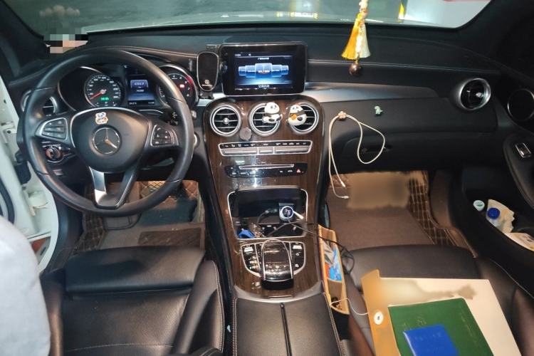 Used Mercedes-Benz GLC 2016 GLC 260 4MATIC Luxury Model Interior 2