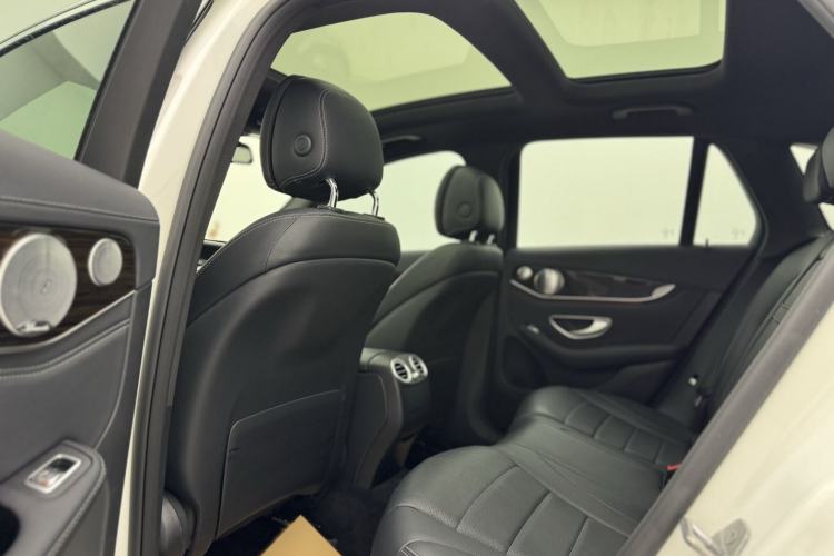 Used Mercedes-Benz GLC 2016 GLC 260 4MATIC Luxury Model Interior 2