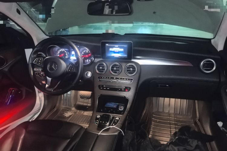 Used Mercedes-Benz GLC 2016 GLC 300 4MATIC Dynamic Model Interior 2