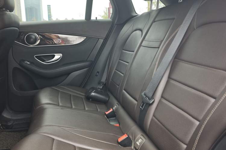 Used Mercedes-Benz GLC 2016 GLC 260 4MATIC Luxury Model Interior 2