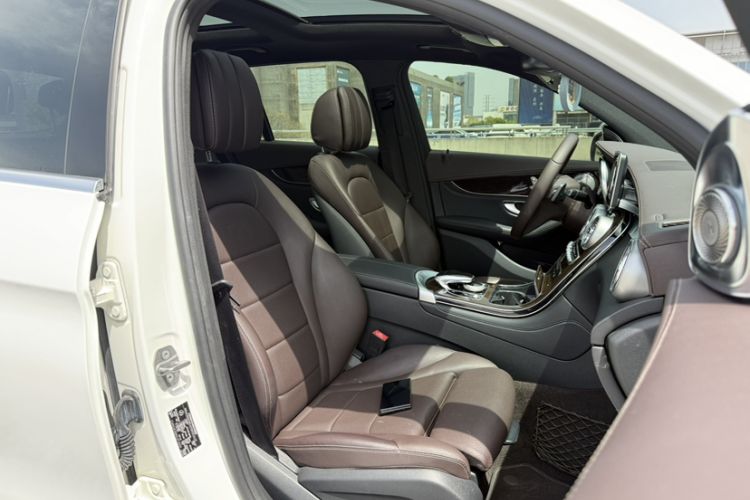 Used Mercedes-Benz GLC 2016 GLC 260 4MATIC Dynamic Edition Interior 2