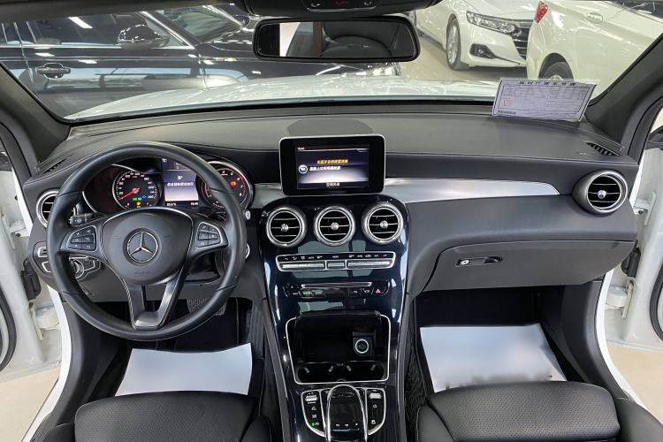 Used Mercedes-Benz GLC 2016 GLC 200 4MATIC Interior 2
