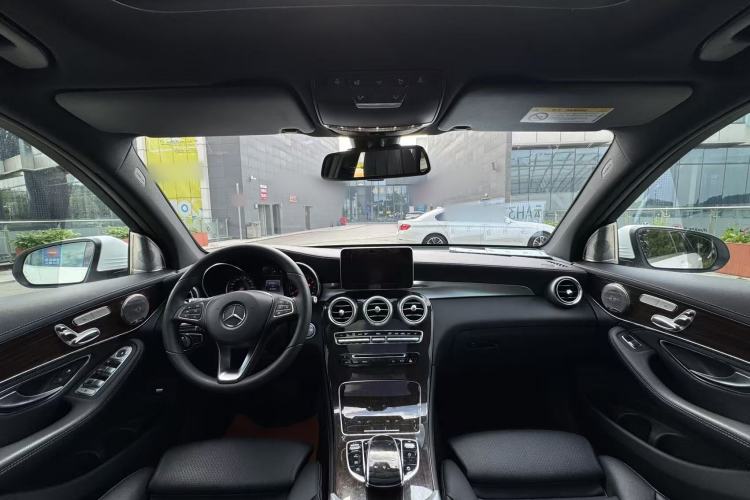 Used Mercedes-Benz GLC 2016 GLC 260 4MATIC Dynamic Edition Interior 2