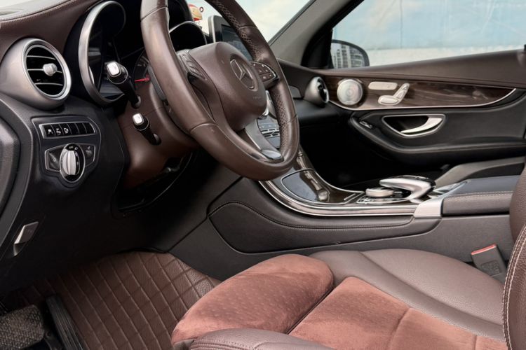 Used Mercedes-Benz GLC 2016 GLC 260 4MATIC Luxury Model Interior 2