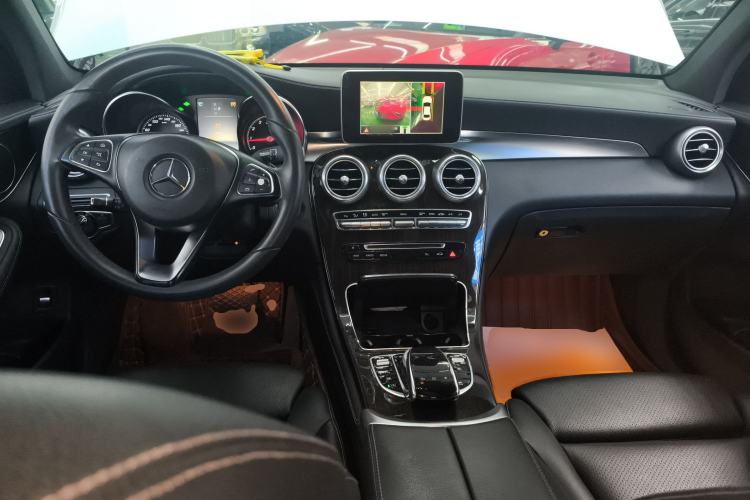 Used Mercedes-Benz GLC 2016 GLC 260 4MATIC Dynamic Edition Interior 2