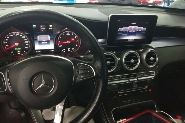Used Mercedes-Benz GLC 2016 GLC 260 4MATIC Dynamic Edition Interior 2