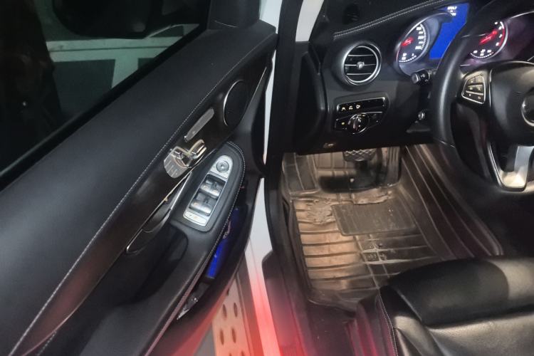 Used Mercedes-Benz GLC 2016 GLC 300 4MATIC Dynamic Model Interior 3