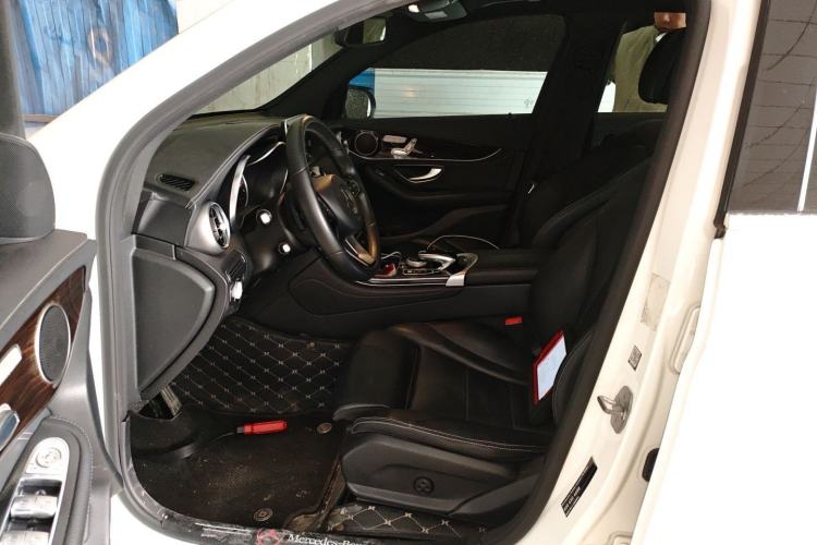Used Mercedes-Benz GLC 2016 GLC 260 4MATIC Dynamic Edition Interior 3