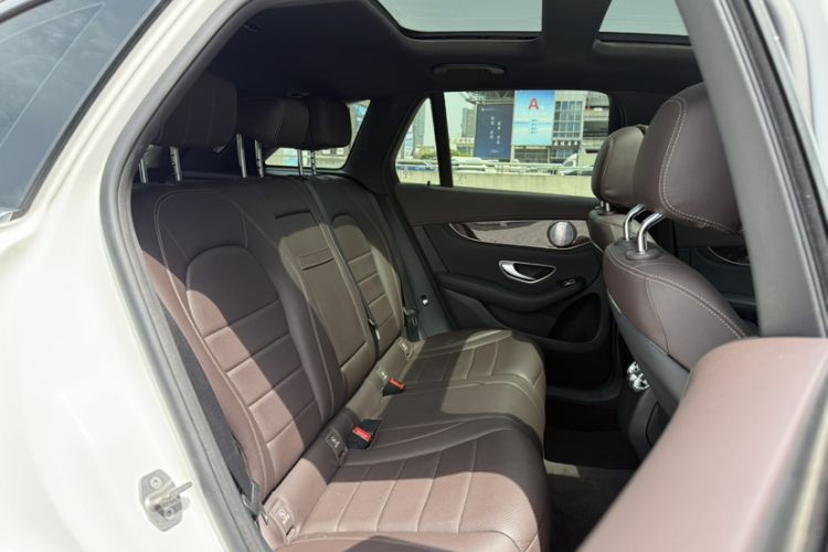 Used Mercedes-Benz GLC 2016 GLC 260 4MATIC Dynamic Edition Interior 3