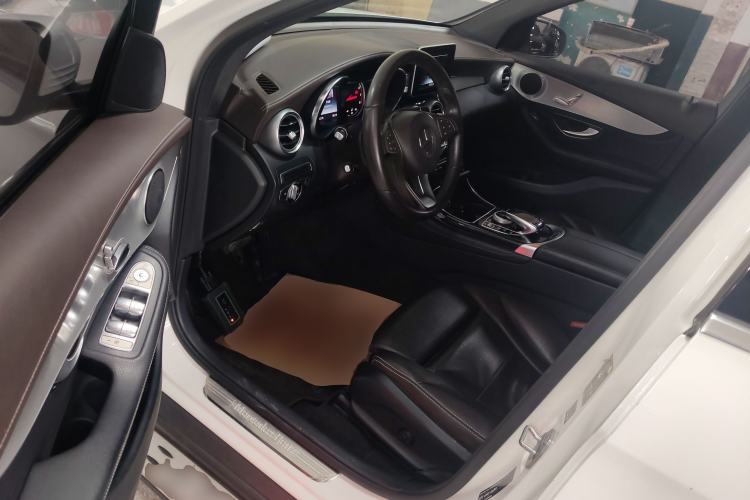 Used Mercedes-Benz GLC 2016 GLC 200 4MATIC Interior 3