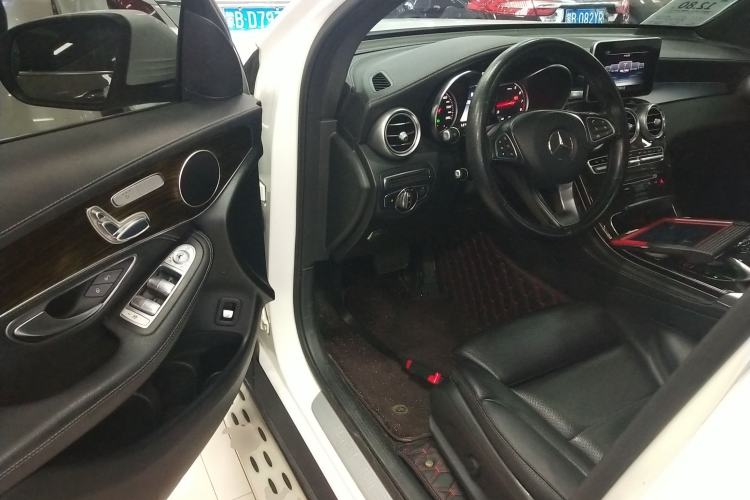 Used Mercedes-Benz GLC 2016 GLC 260 4MATIC Dynamic Edition Interior 3