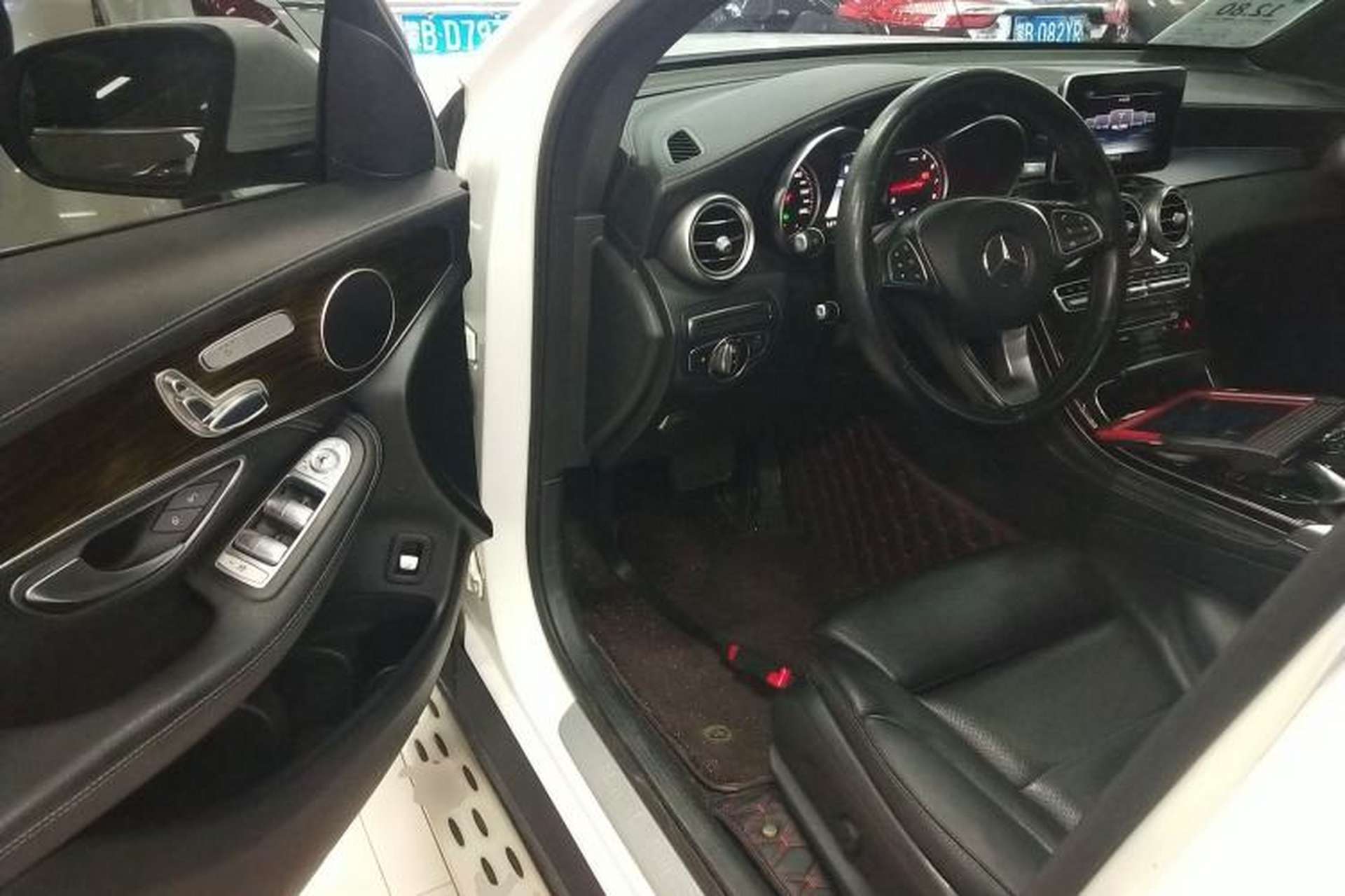 Used Mercedes-Benz GLC 2016 GLC 260 4MATIC Dynamic Edition Interior 3