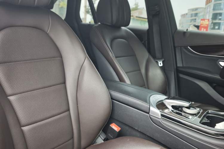 Used Mercedes-Benz GLC 2016 GLC 260 4MATIC Luxury Model Interior 4