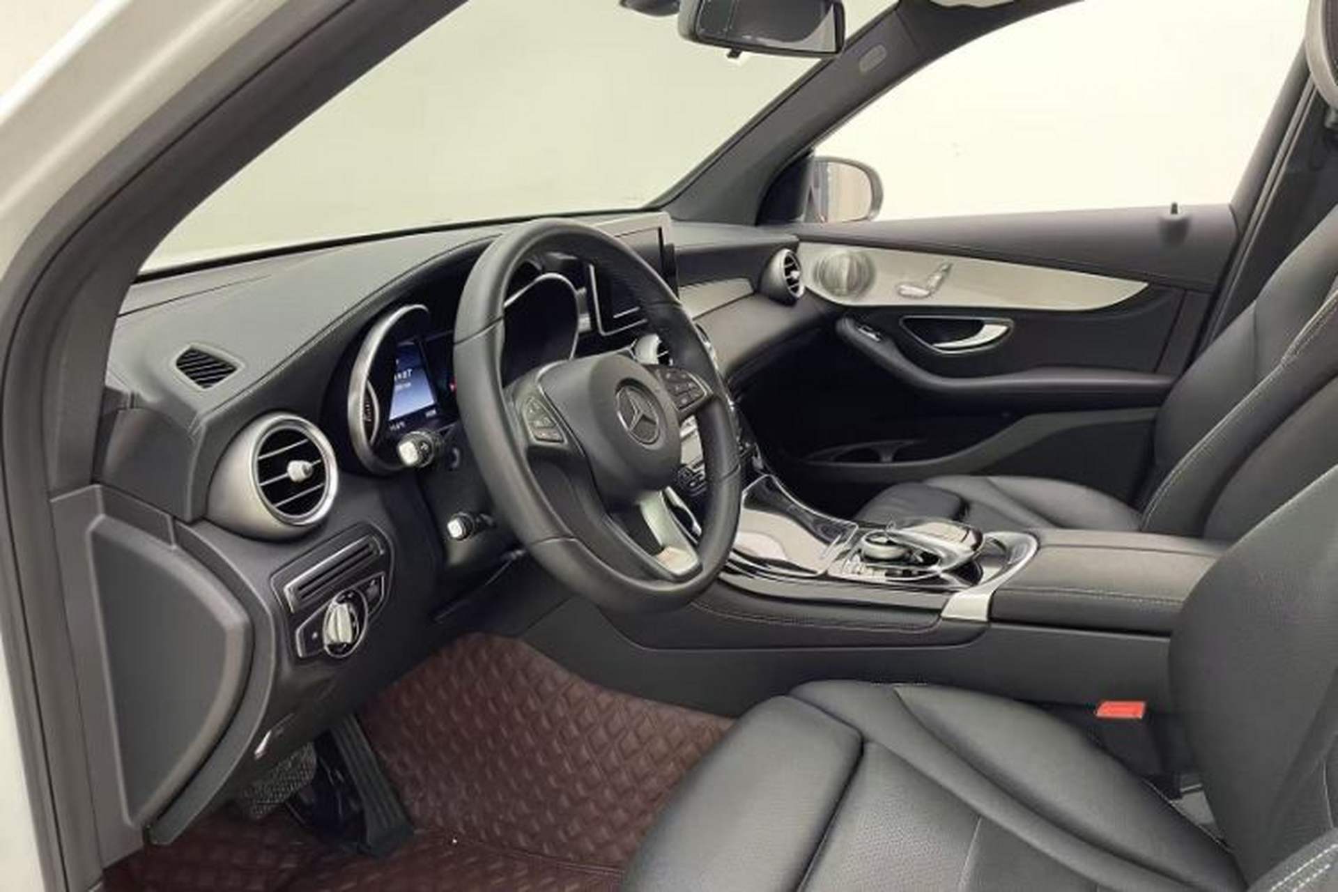 Used Mercedes-Benz GLC 2016 GLC 200 4MATIC Interior 5