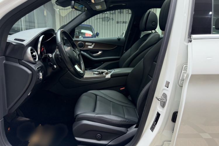 Used Mercedes-Benz GLC 2016 GLC 300 4MATIC Dynamic Model Interior 5