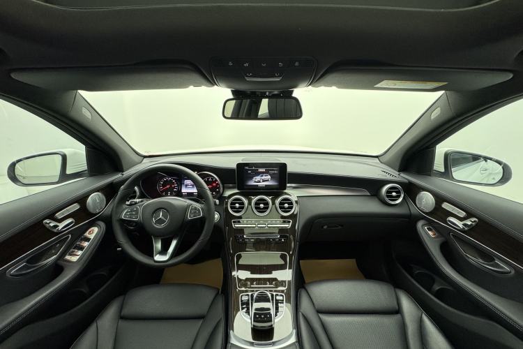 Used Mercedes-Benz GLC 2016 GLC 260 4MATIC Luxury Model Interior 5