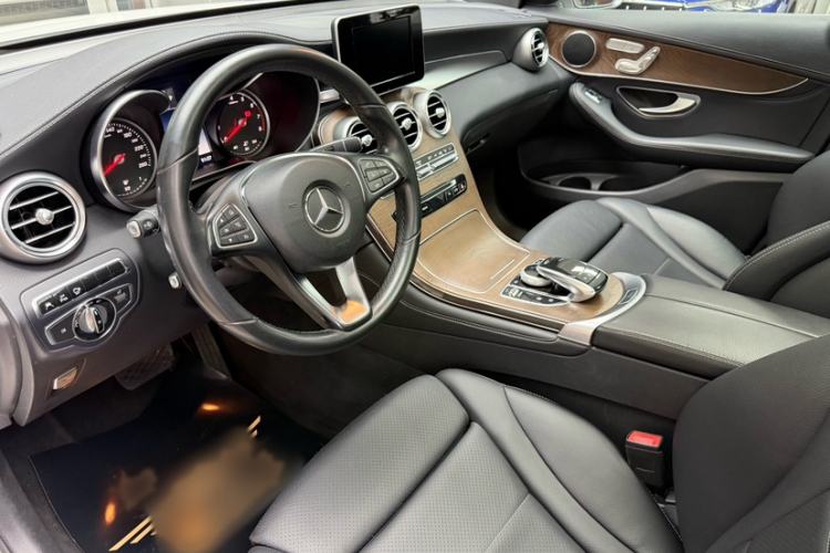 Used Mercedes-Benz GLC 2016 GLC 300 4MATIC Dynamic Model Interior 6