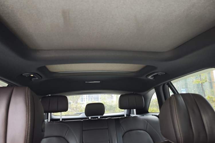 Used Mercedes-Benz GLC 2016 GLC 260 4MATIC Luxury Model Interior 6