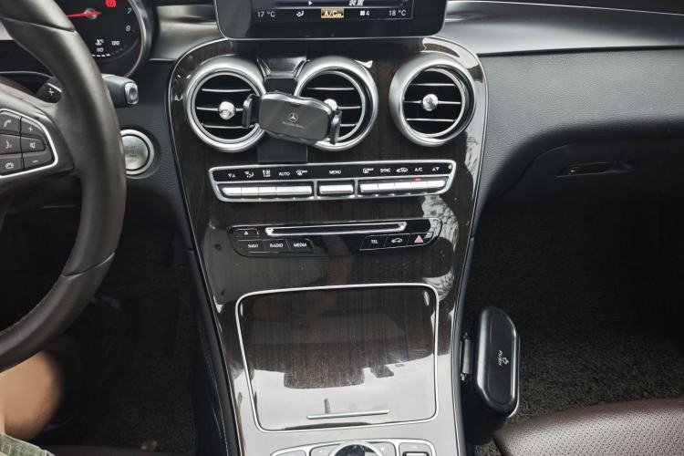 Used Mercedes-Benz GLC 2016 GLC 260 4MATIC Luxury Model Interior 7