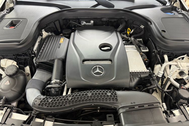 Used Mercedes-Benz GLC 2016 GLC 300 4MATIC Dynamic Model Interior 8