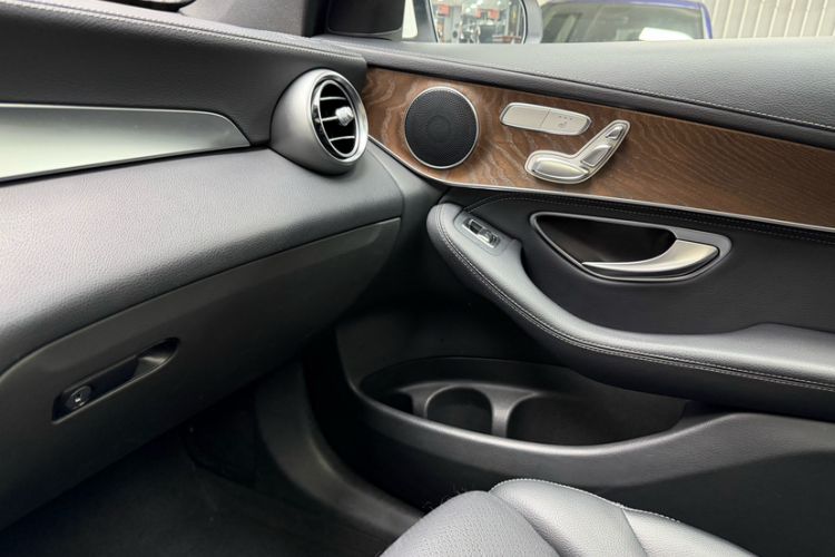 Used Mercedes-Benz GLC 2016 GLC 300 4MATIC Dynamic Model Interior 9