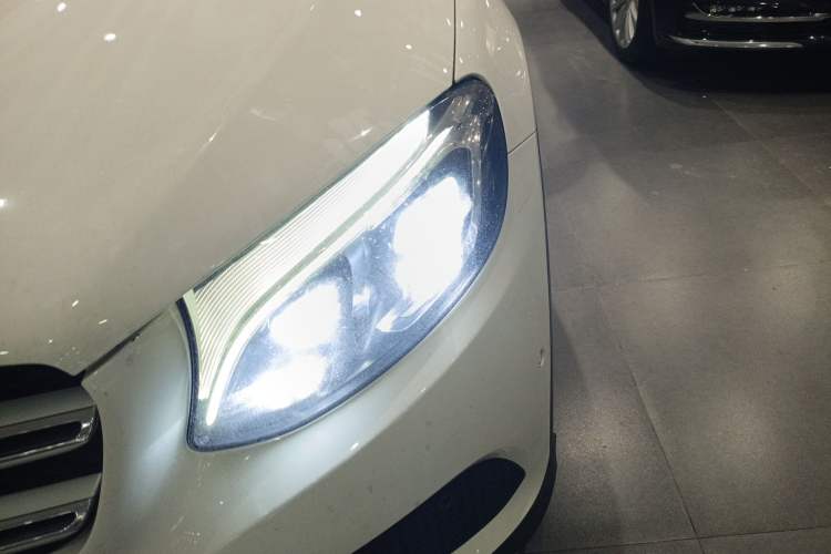 Used Mercedes-Benz GLC 2016 GLC 300 4MATIC Dynamic Model Left Front Headlight