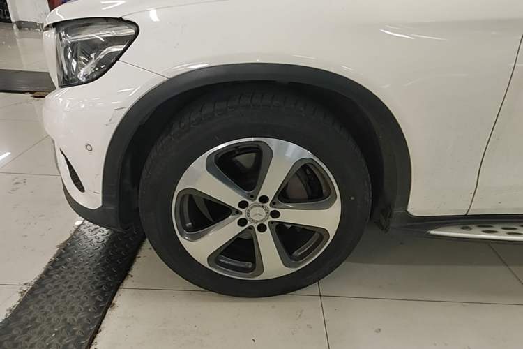 Used Mercedes-Benz GLC 2016 GLC 260 4MATIC Luxury Model Left Front Wheel Hub