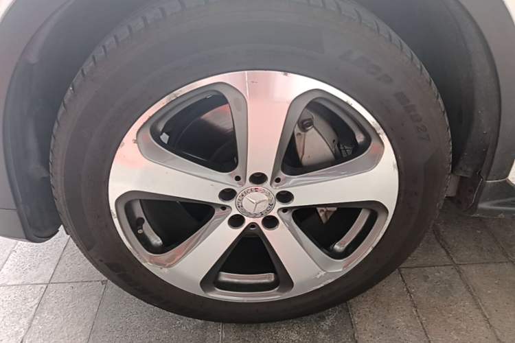 Used Mercedes-Benz GLC 2016 GLC 260 4MATIC Luxury Model Left Front Wheel Hub