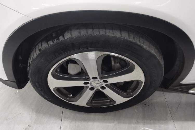 Used Mercedes-Benz GLC 2016 GLC 300 4MATIC Dynamic Model Left Front Wheel Hub