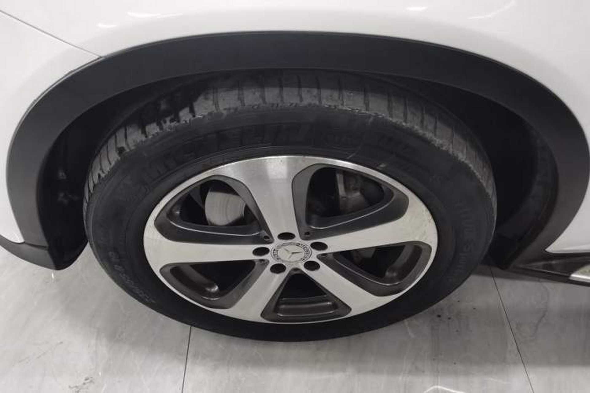 Used Mercedes-Benz GLC 2016 GLC 300 4MATIC Dynamic Model Left Front Wheel Hub