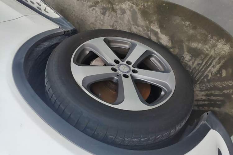 Used Mercedes-Benz GLC 2016 GLC 260 4MATIC Luxury Model Left Front Wheel Hub