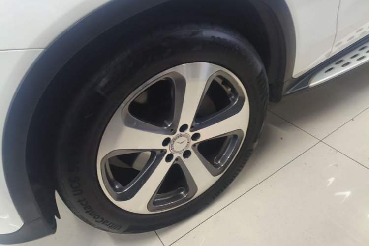 Used Mercedes-Benz GLC 2016 GLC 260 4MATIC Luxury Model Left Front Wheel Hub