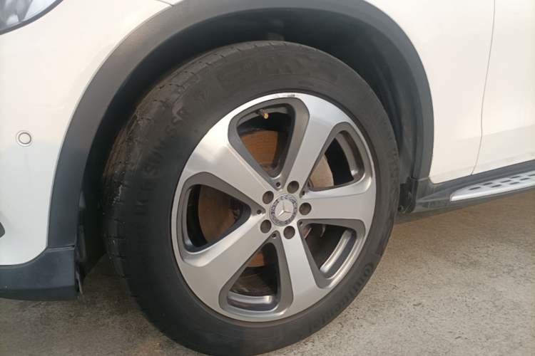 Used Mercedes-Benz GLC 2016 GLC 300 4MATIC Dynamic Model Left Front Wheel Hub