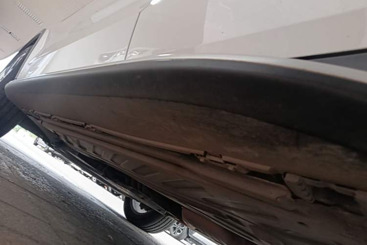 Used Mercedes-Benz GLC 2016 GLC 260 4MATIC Luxury Model Left Side Sill