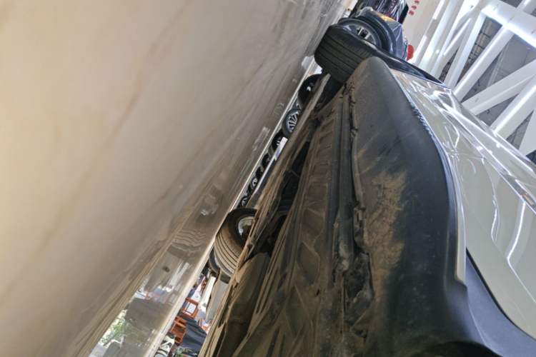 Used Mercedes-Benz GLC 2016 GLC 260 4MATIC Luxury Model Left Side Sill