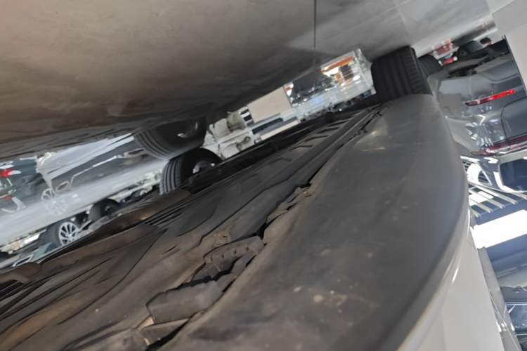 Used Mercedes-Benz GLC 2016 GLC 300 4MATIC Dynamic Model Left Side Sill