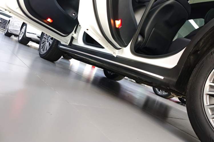 Used Mercedes-Benz GLC 2016 GLC 260 4MATIC Dynamic Edition Left Side Sill