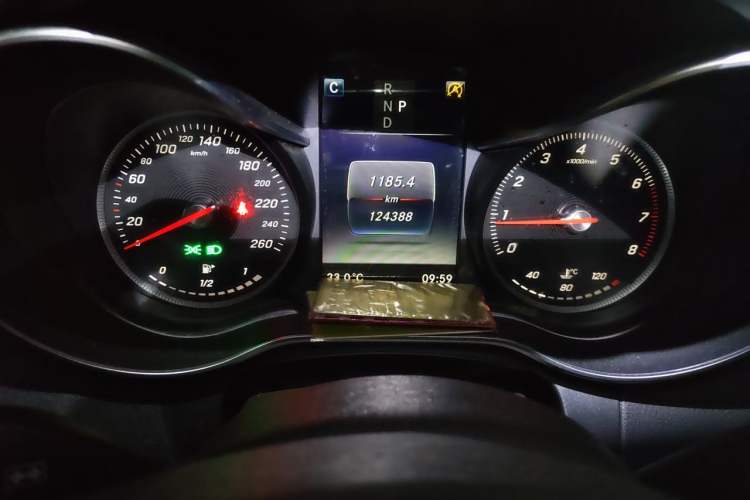 Used Mercedes-Benz GLC 2016 GLC 260 4MATIC Dynamic Edition Odometer Close Up