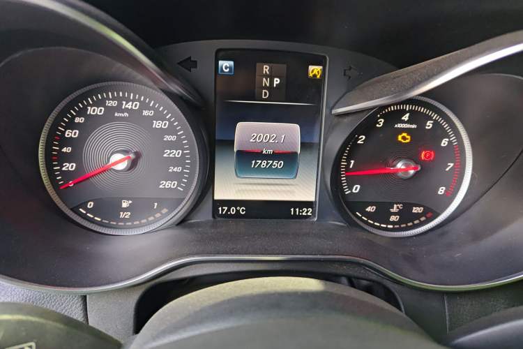 Used Mercedes-Benz GLC 2016 GLC 300 4MATIC Dynamic Model Odometer Close Up