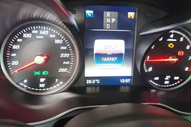 Used Mercedes-Benz GLC 2016 GLC 260 4MATIC Dynamic Edition Odometer Close Up