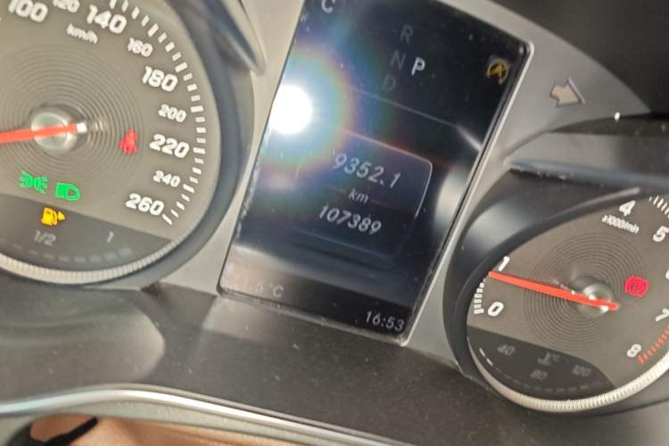 Used Mercedes-Benz GLC 2016 GLC 300 4MATIC Dynamic Model Odometer Close Up