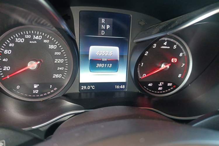 Used Mercedes-Benz GLC 2016 GLC 200 4MATIC Odometer Close Up