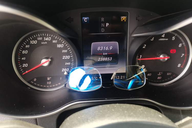 Used Mercedes-Benz GLC 2016 GLC 200 4MATIC Odometer Close Up